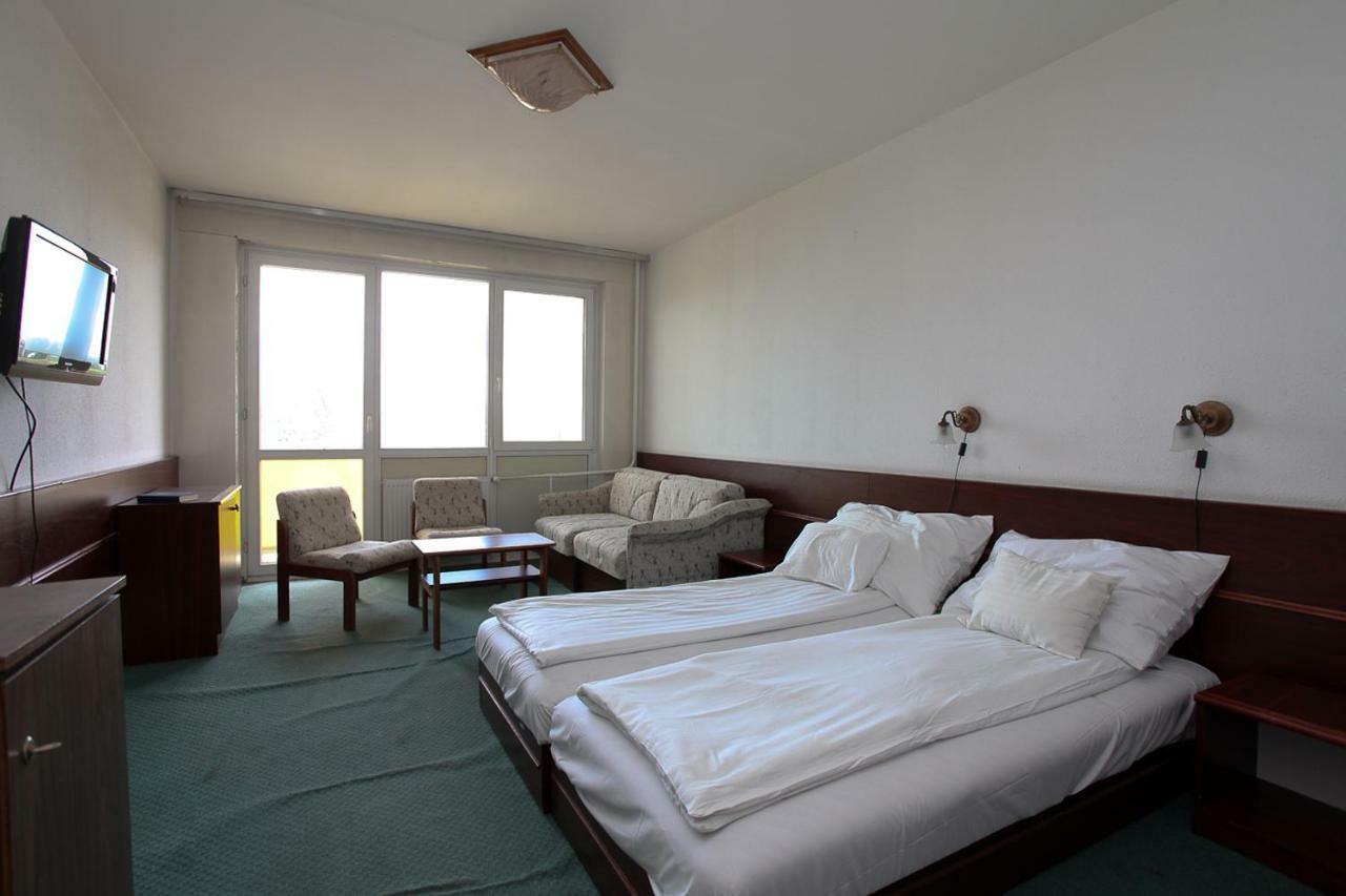 Aranypart Hotel Шиофок Экстерьер фото
