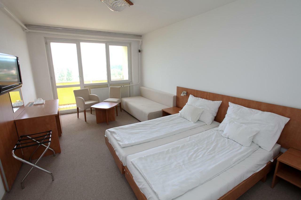 Aranypart Hotel Шиофок Экстерьер фото