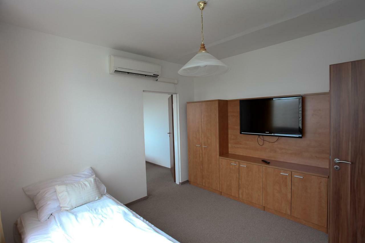 Aranypart Hotel Шиофок Экстерьер фото