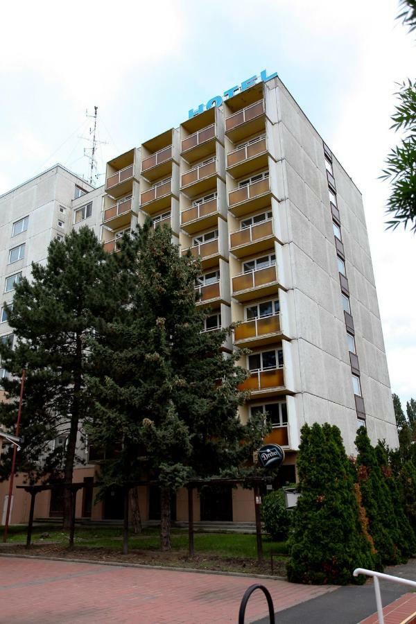 Aranypart Hotel Шиофок Экстерьер фото