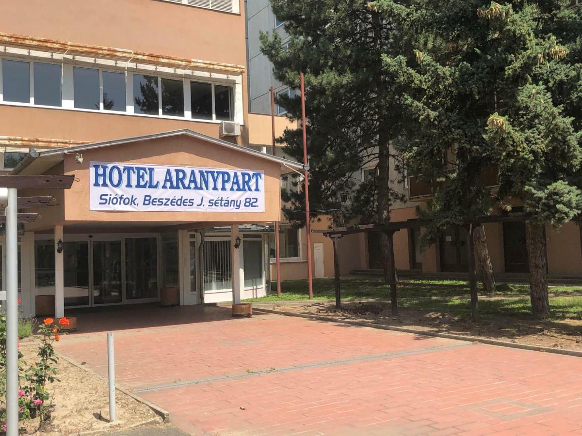 Aranypart Hotel Шиофок Экстерьер фото