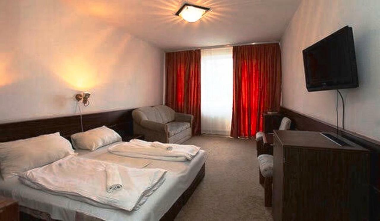 Aranypart Hotel Шиофок Экстерьер фото